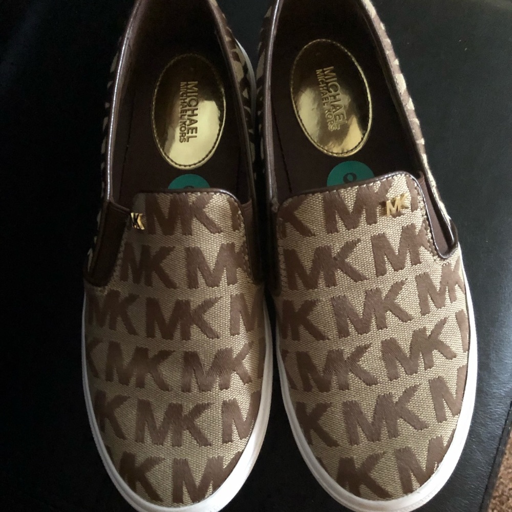 MK SHOES LIKE NEW